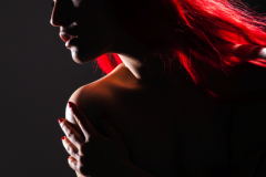 Hübsche rothaarige Frau beim Fotoshooting in Fürth bei Nürnberg posiert sexy