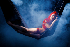 Frau beim Dessous Fotoshooting in Fürth bei Nürnberg posiert sexy auf Hängematte